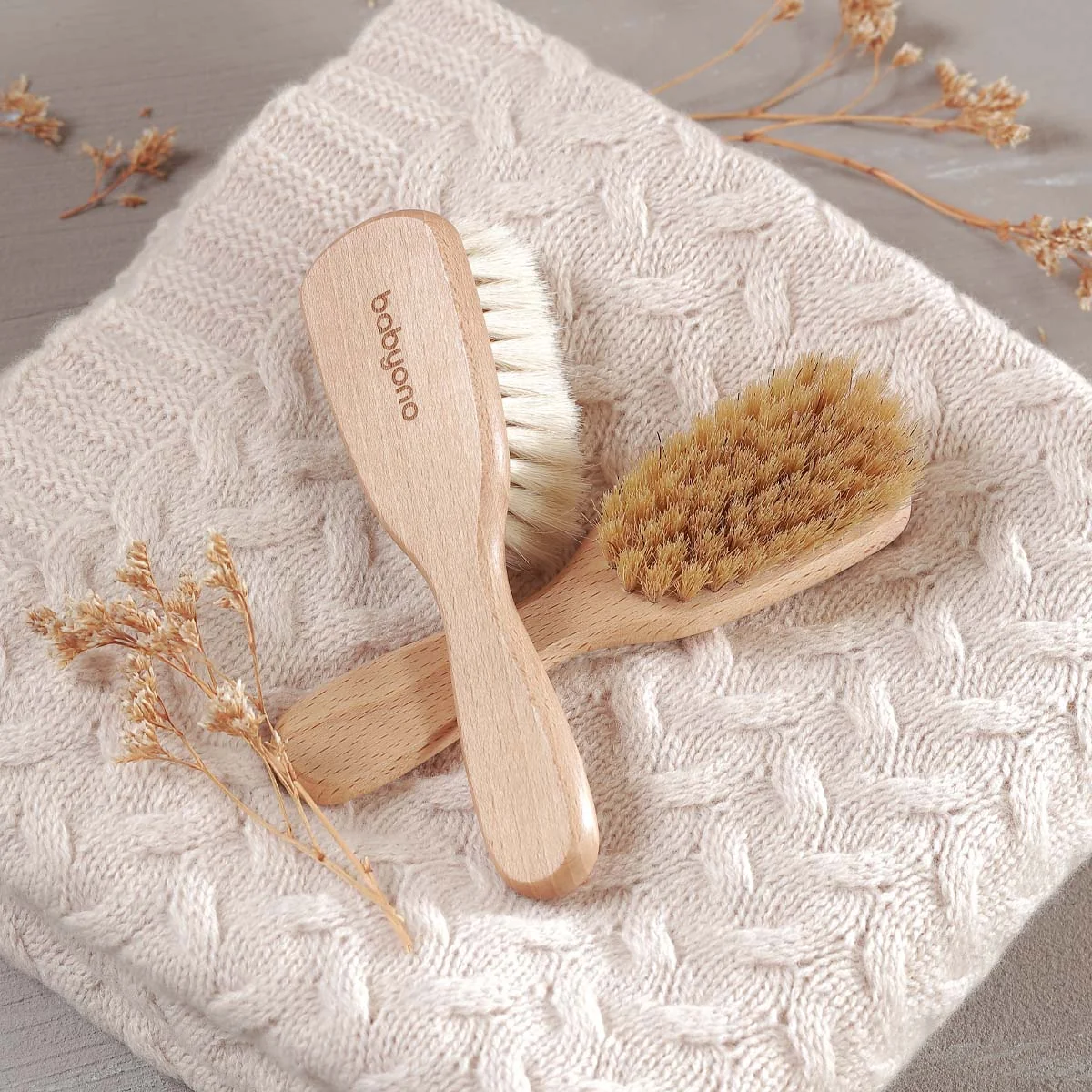 Babyono szczotka z naturalnego włosia średnio miękka, 1 sztuka