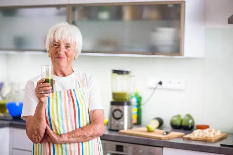 Dieta płynna dla seniora – co jeść i kiedy warto ją wprowadzić?
