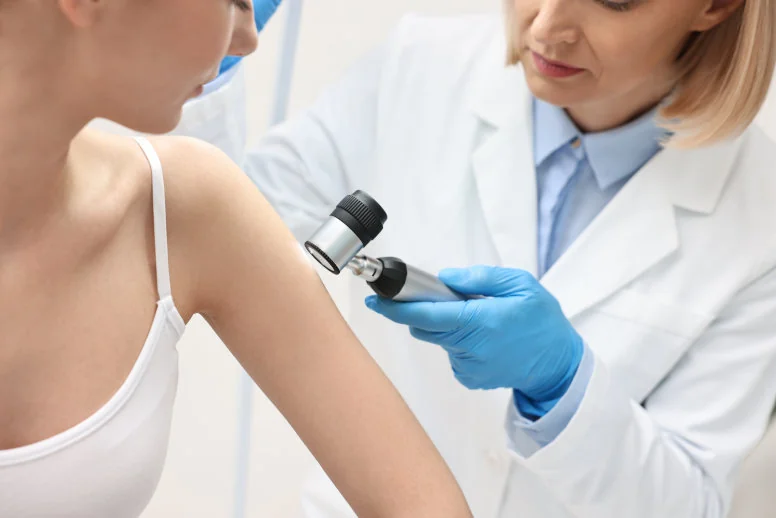 Dermatoskopia − badanie znamion i pieprzyków