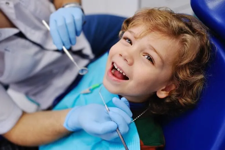 Zapalenie jamy ustnej u dziecka – przyczyny, objawy i leczenie. Ile trwa zapalenie jamy ustnej u dzieci?