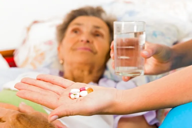 branie leków - jak zachęcić osobę starszą?