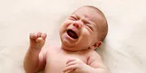 Pleśniawki u niemowlaka – skąd się biorą i jak sobie z nimi poradzić?