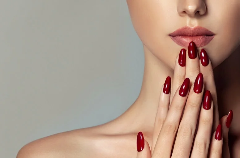 Uczulenie na hybrydy – jak wygląda? Czy mija samo?