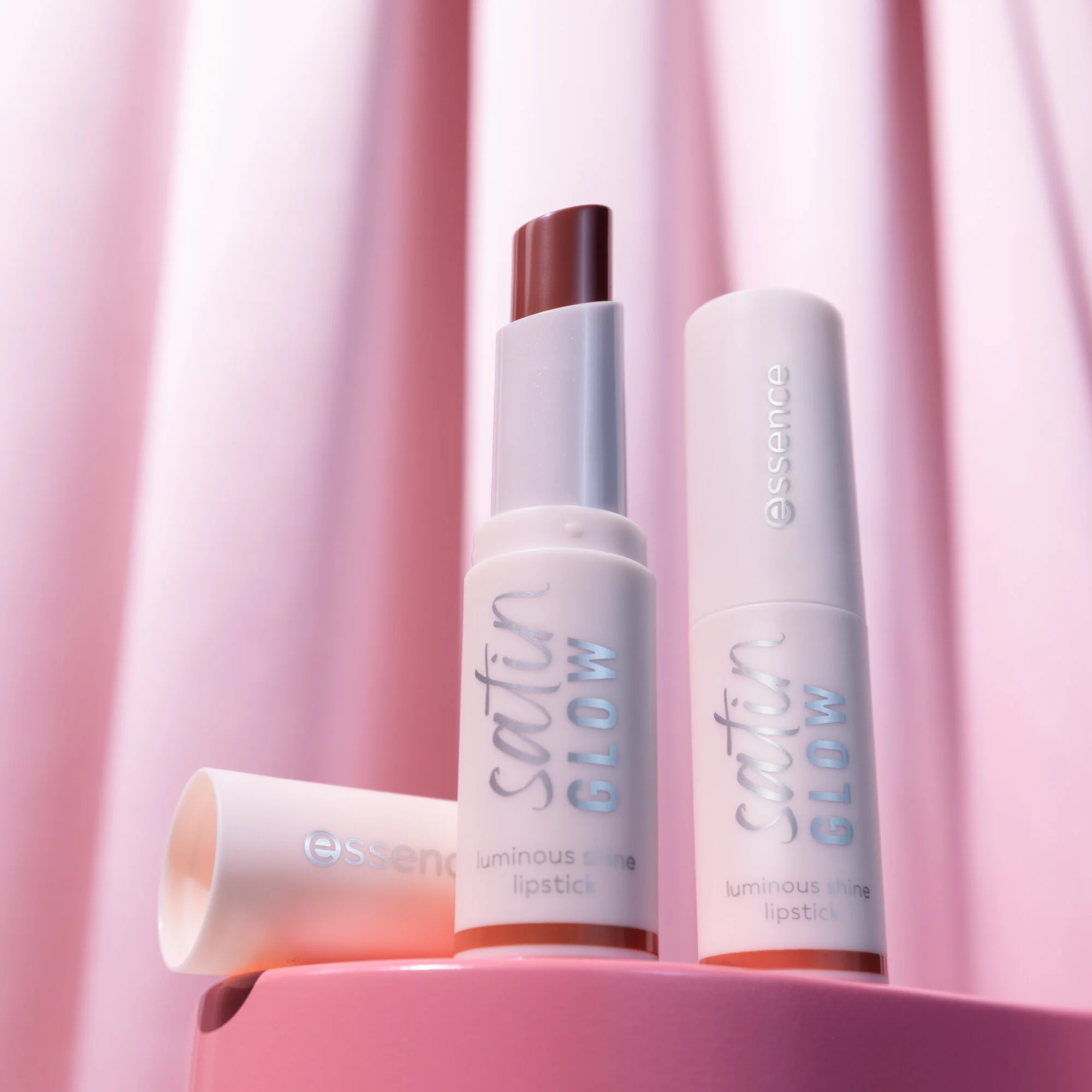 Essence Satin Glow pomadka do ust 02, 3,5 g