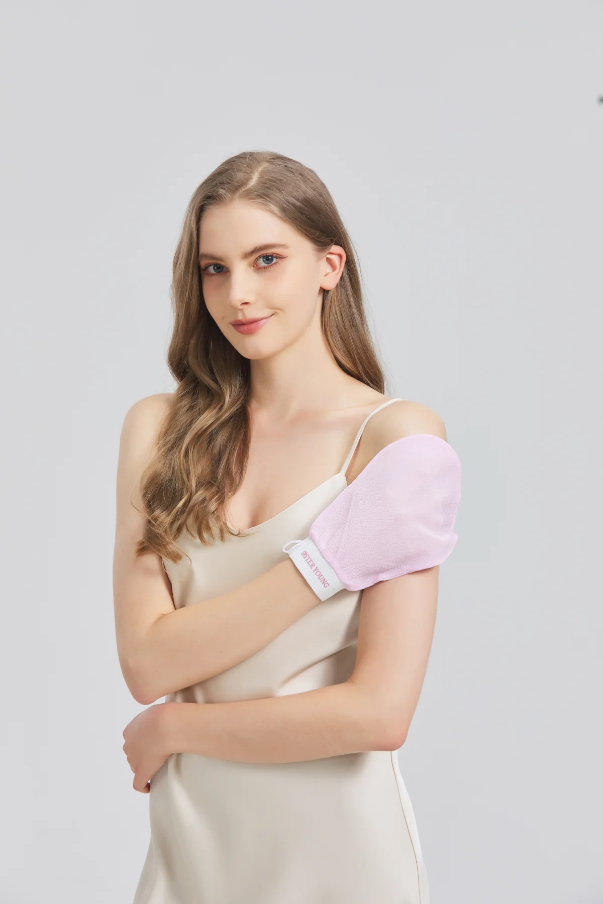 Sister Young Nova pink, złuszczająca rękawica do peelingu ciała, 1 sztuka