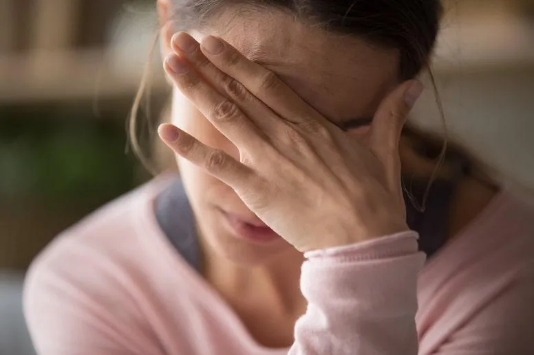 Napięciowy ból głowy – objawy, przyczyny, leczenie oraz domowe sposoby