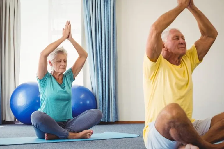 joga dla seniorów - ćwiczenia i pozycje