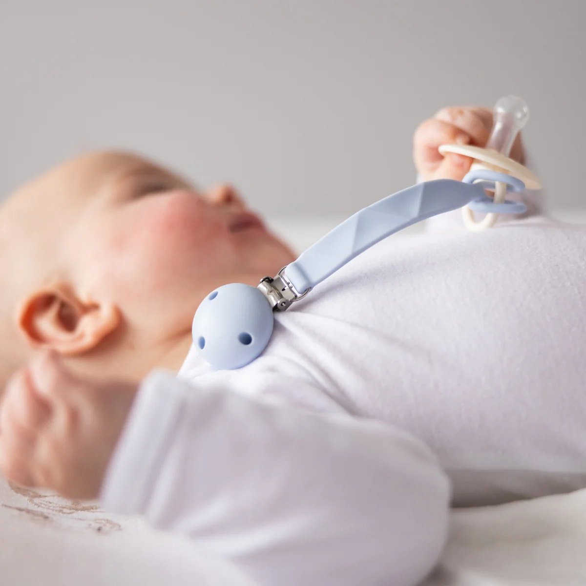 Babyono silikonowa zawieszka do smoczka niebieska, 1 sztuka