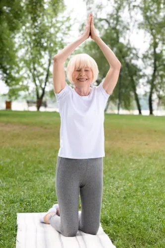 joga dla seniora - czy jest bezpieczna?