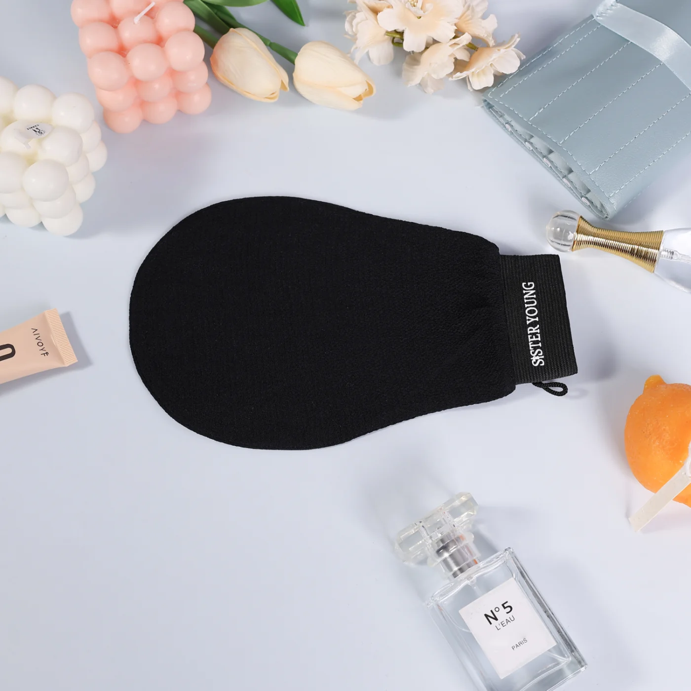 Sister Young Nova black, złuszczająca rękawica do peelingu ciała, 1 sztuka
