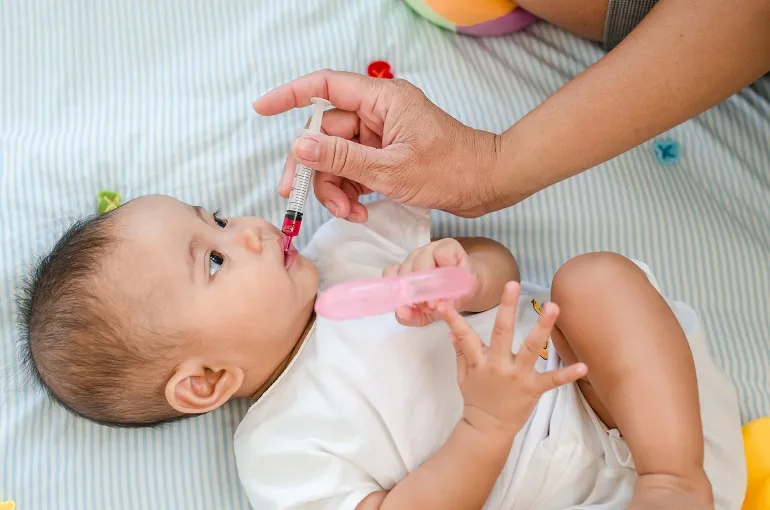 ¿Cómo dar un antibiótico a un niño pequeño? - jeringa