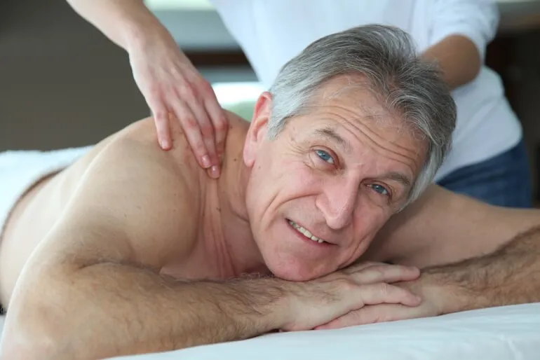masaż geriatryczny dla osoby starszej