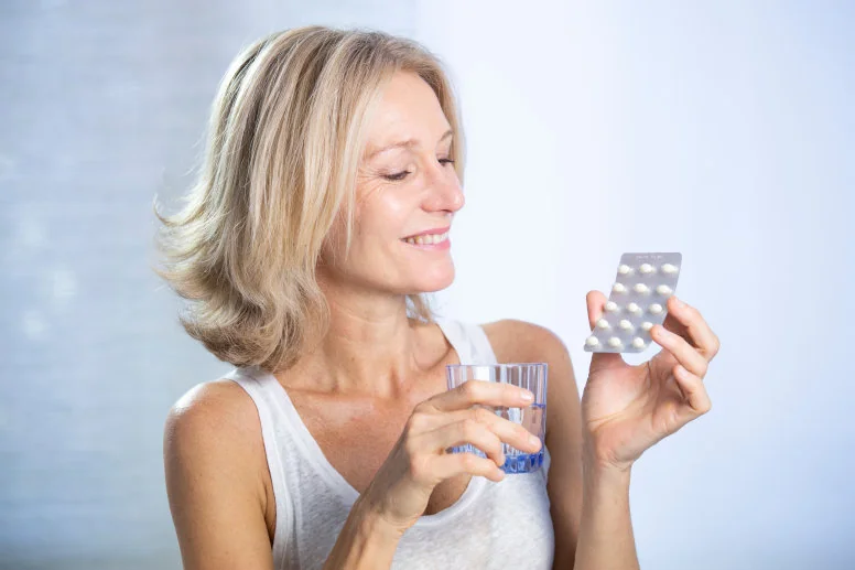 Hormonalna terapia zastępcza (HTZ) – kto i kiedy powinien z niej korzystać?