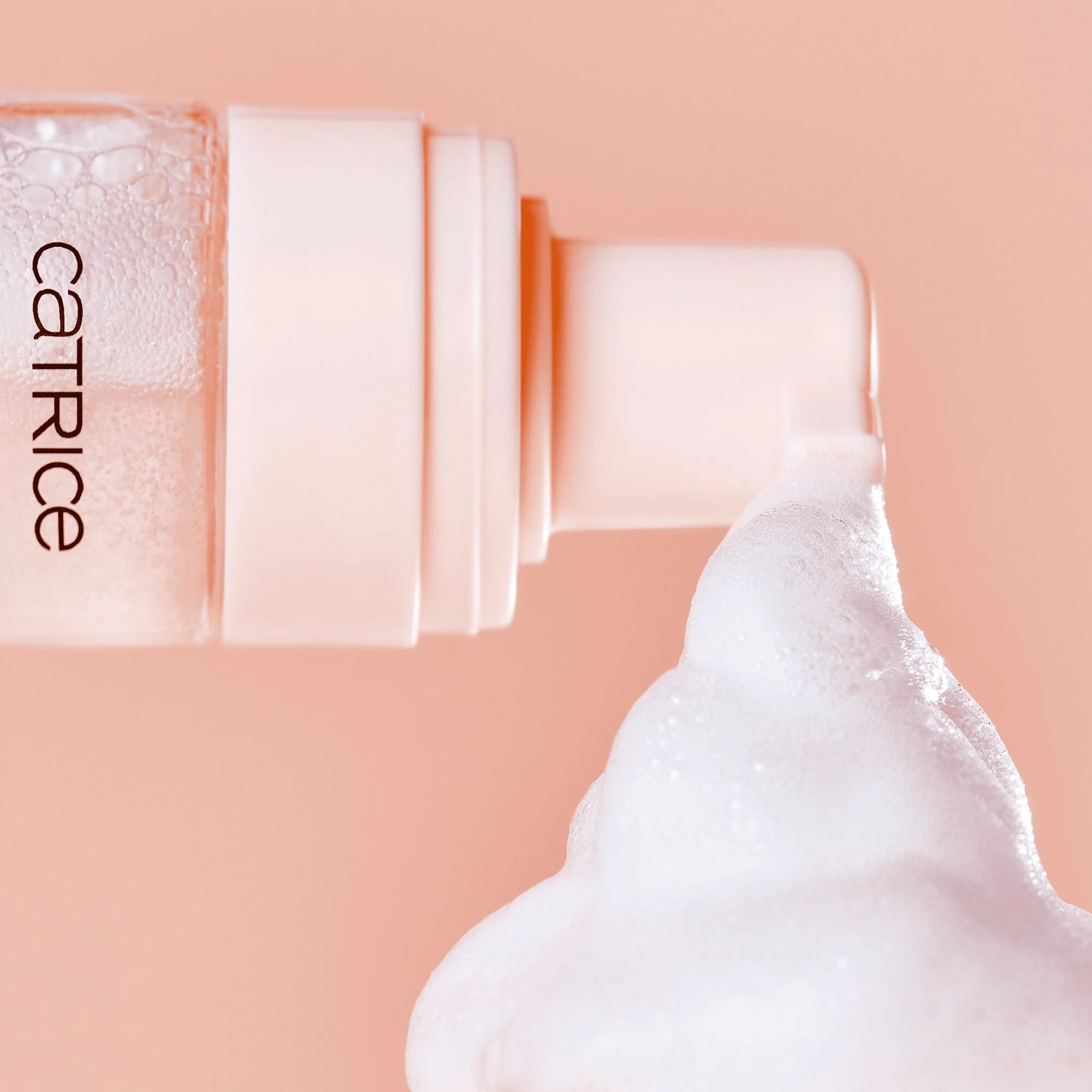 CATRICE Soft Glam Foam Primer baza pod makijaż 010 Beyond The Cloud, 32,5 ml