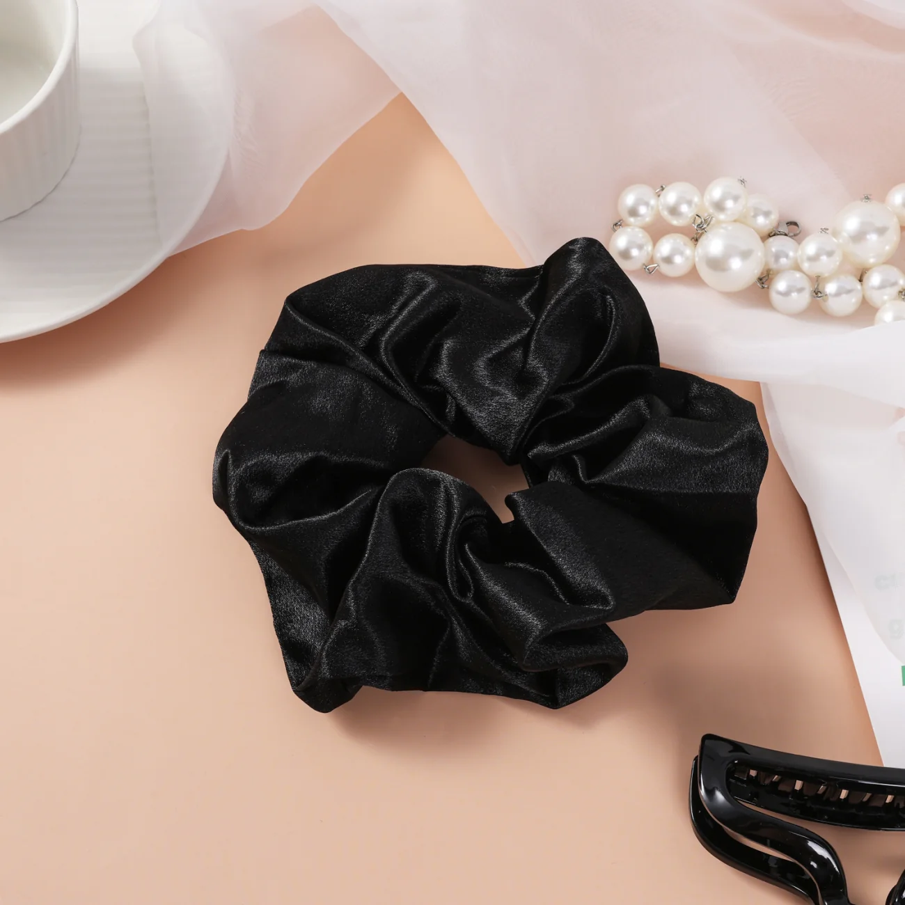 Sister Young Lilu black, satynowa gumka scrunchie do włosów, 1 sztuka