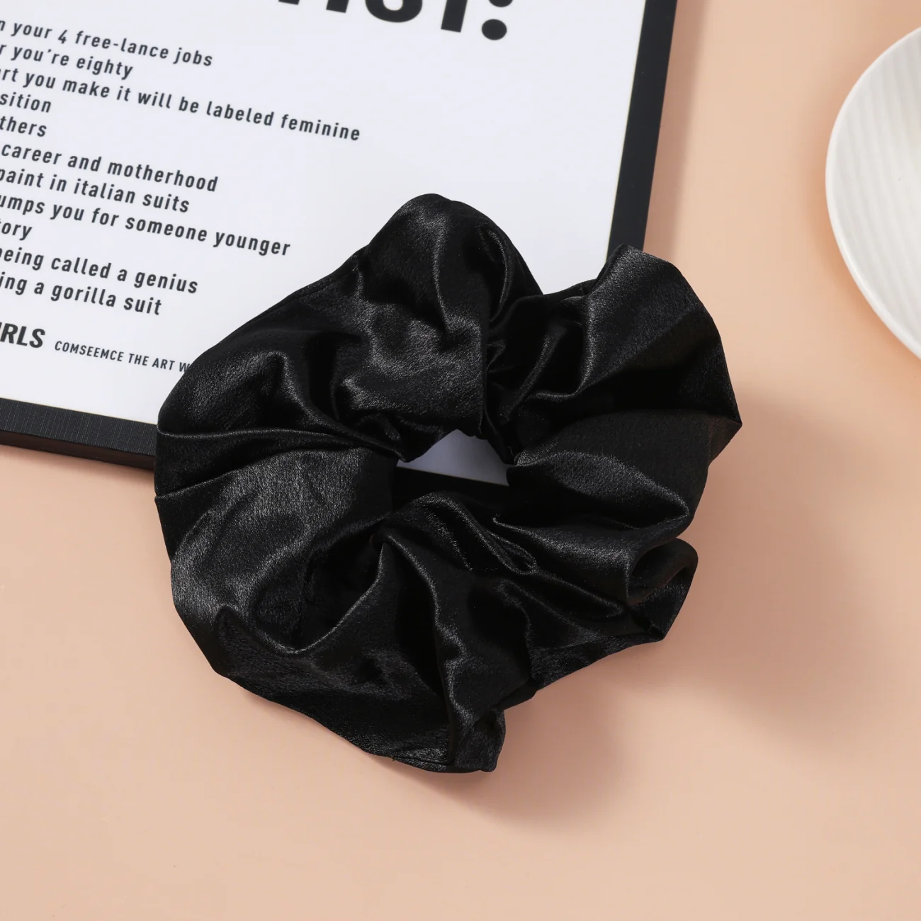 Sister Young Lilu black, satynowa gumka scrunchie do włosów, 1 sztuka