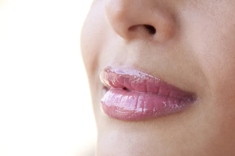 pękające kąciki ust z braku witamin