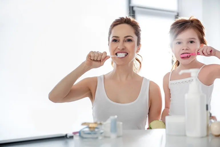 Płukanie jamy ustnej i mycie zębów
