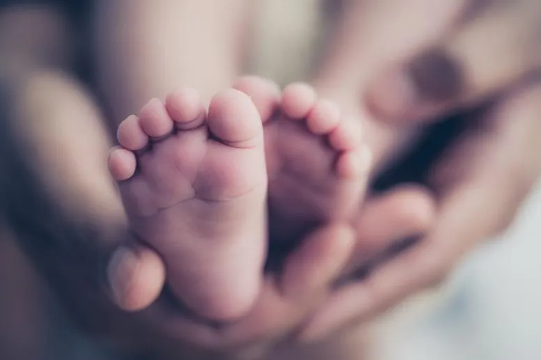 Pielęgnacja stóp u dziecka. Jak dbać o małe stopy, by prawidłowo się rozwijały?