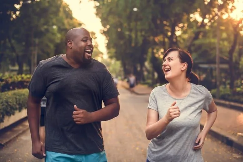 Jak biegać, żeby schudnąć? Czy przez bieganie można schudnąć?