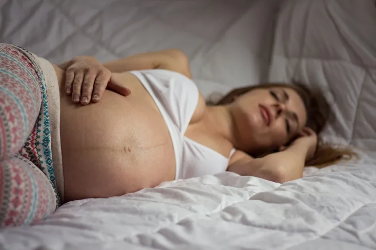do którego miesiąca można spać na brzuchu w ciąży
