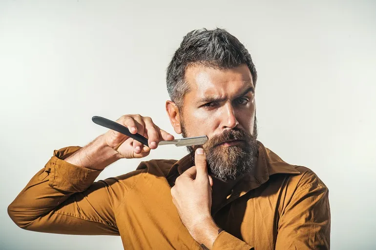 Podrażnienia po goleniu twarzy − jak je złagodzić?