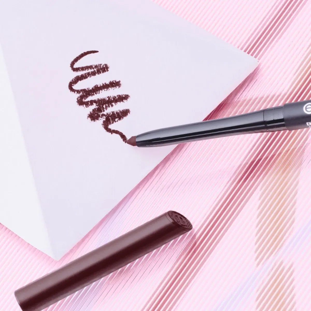 Essence 8h Matte Comfort Lipliner długotrwała matowa konturówka do ust 11 Chestnut Perfection, 0,3 g