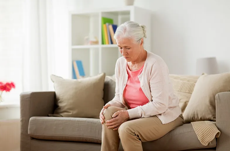 Zwyrodnienie kolana – leczenie to tylko operacja? Jakie masz opcje?