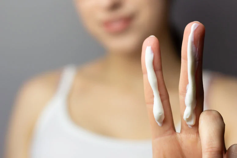 SPF 30 czy SPF 50 – który krem z filtrem wybrać na lato?