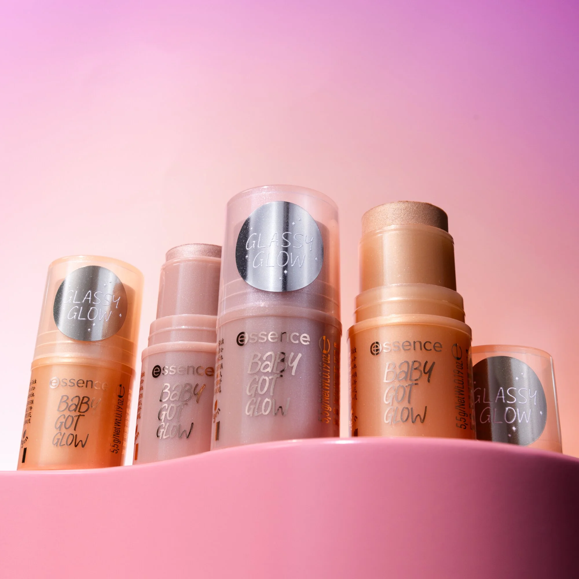 Essence Baby Got Glow rozświetlacz w sztyfcie 10 Golden Aura, 5,5 g