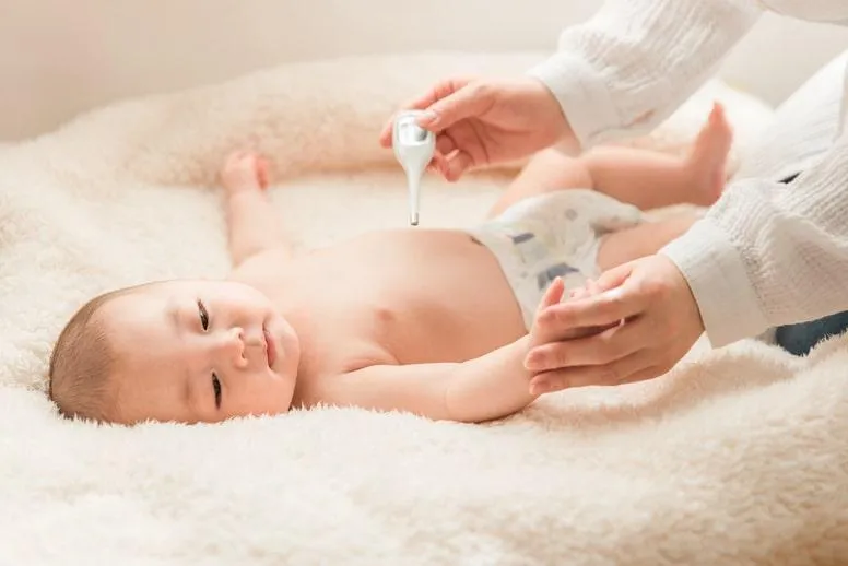 Biegunka u niemowlaka – jakie są przyczyny i kiedy udać się do lekarza?
