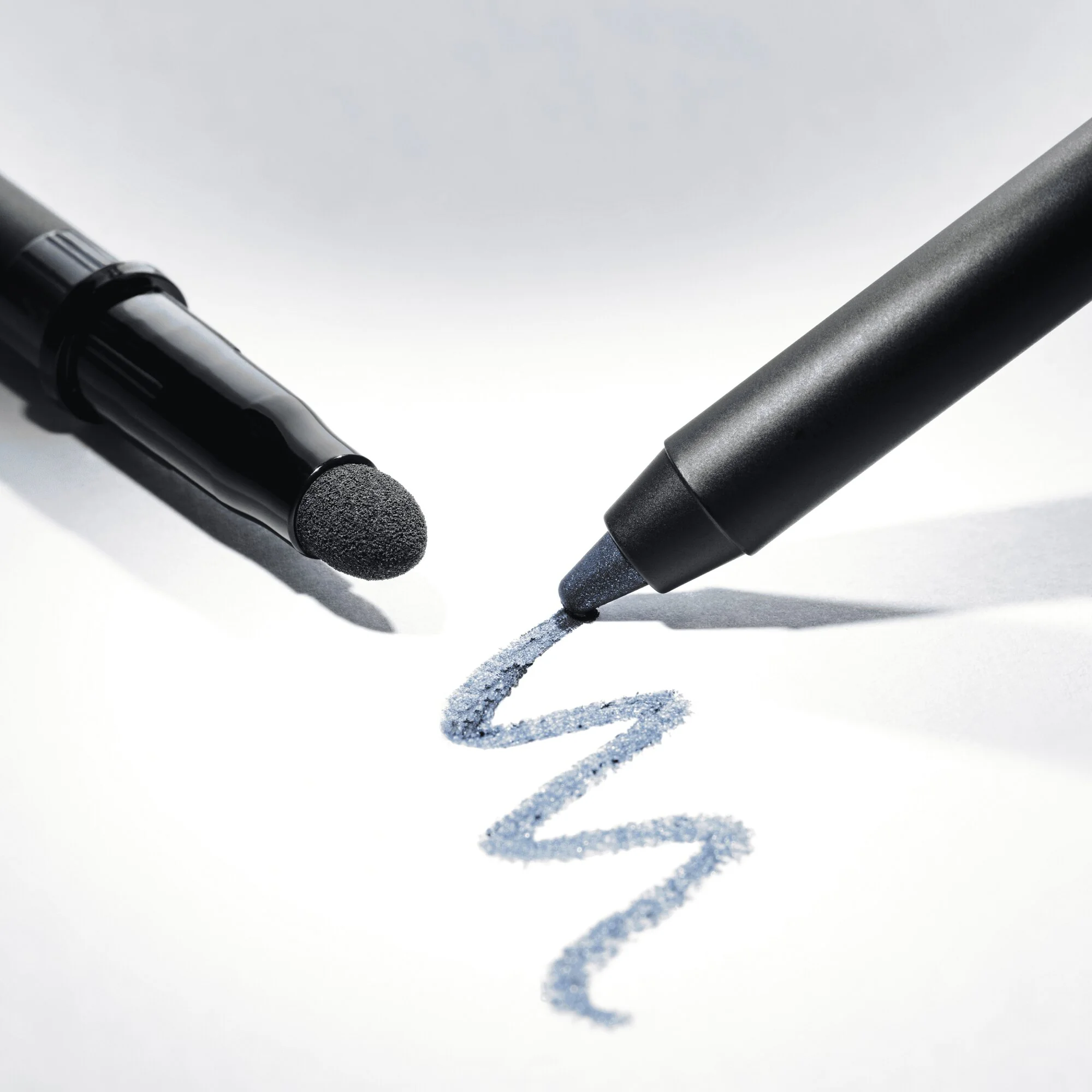 CATRICE Jewel Glide Effect Eye Pencil kredka do oczu 030, 1,5 g