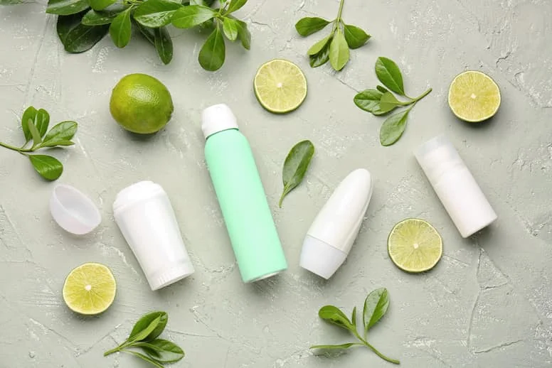 Czym się różni dezodorant od antyperspirantu? Czym się różni dezodorant od antyperspirantu?