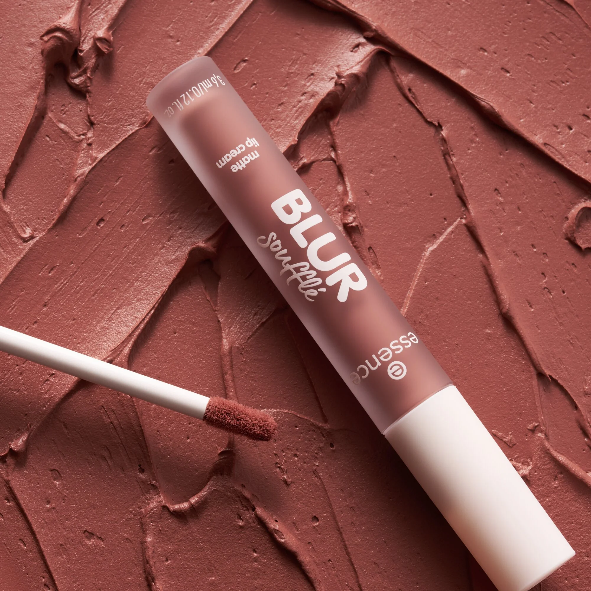 Essence Blur Soufflé Matte Lip Cream matowa pomadka do ust 02, 3,6 ml