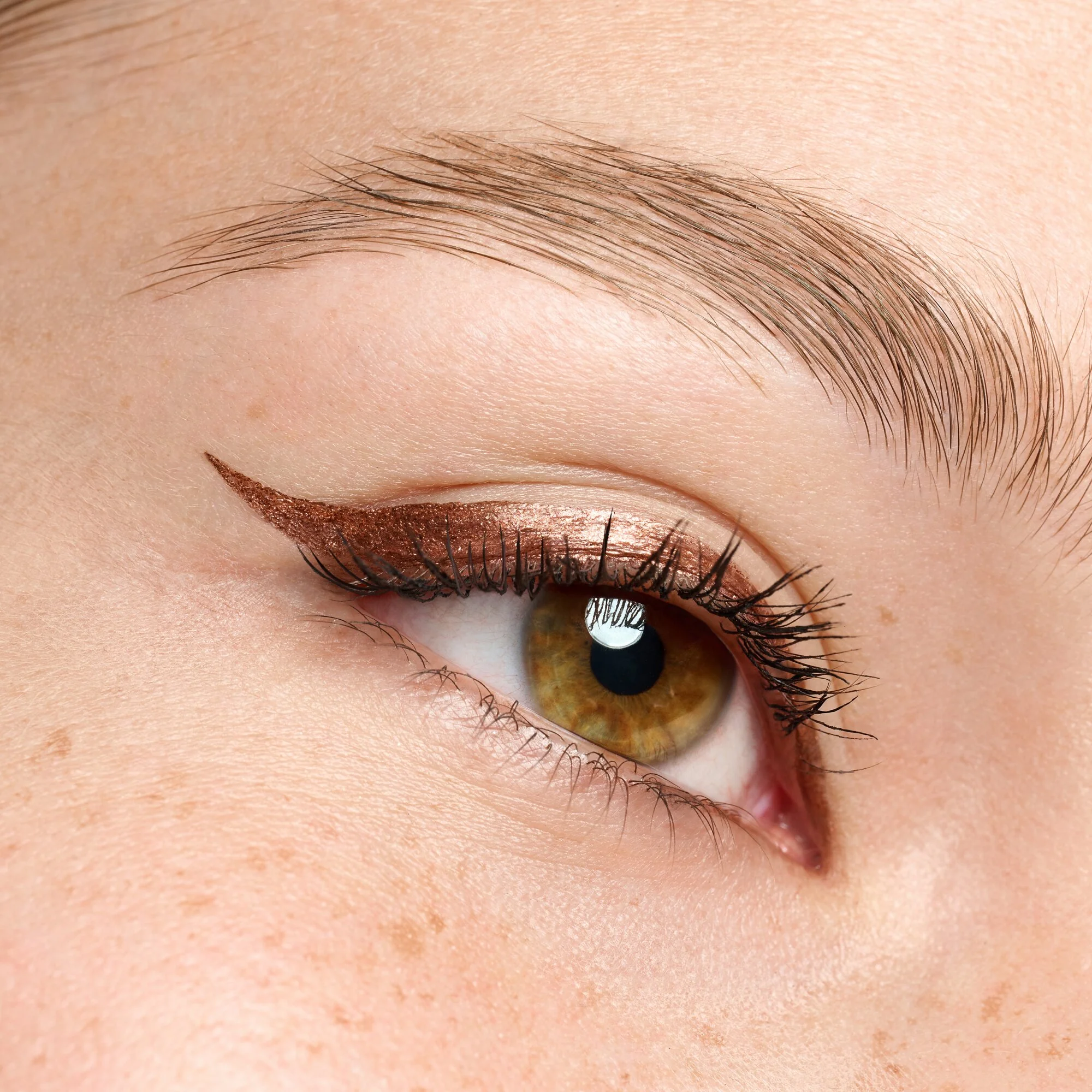 Essence Colour It! liner metaliczny w płynie 01, 3 ml