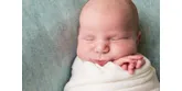 Otulanie noworodka − dlaczego maluchy tak je lubią?