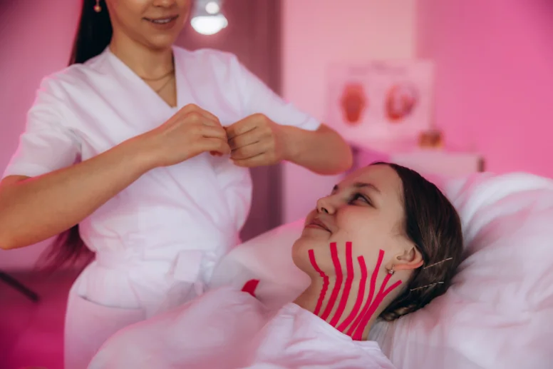 Kinesiotaping – czym jest i jak działa plastrowanie dynamiczne Kinesiotaping – czym jest i jak działa plastrowanie dynamiczne