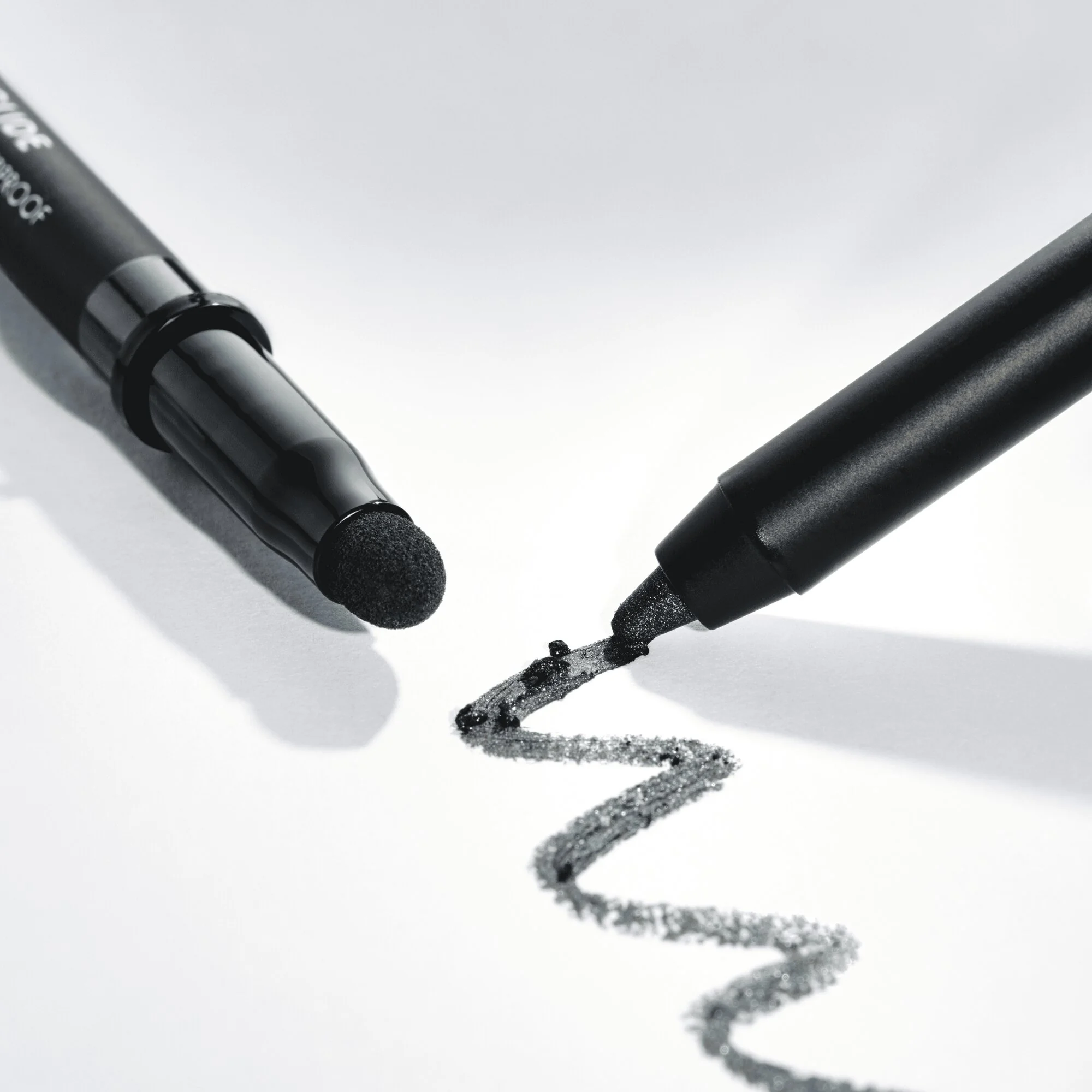 CATRICE Jewel Glide Effect Eye Pencil kredka do oczu 010, 1,5 g