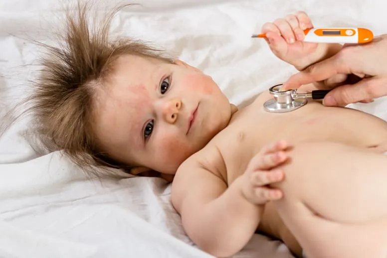 Stan podgorączkowy u niemowlaka – przyczyny