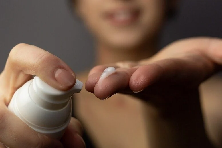 Retinol na trądzik – jak działa i jaki retinol wybrać?