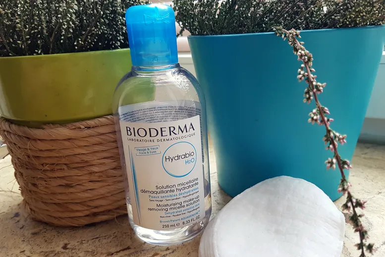 Recenzja płynu micelarnego Bioderma Hydrabio H2O − bezwzględny dla makijażu?