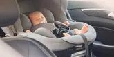 Jak przewozić niemowlę w samochodzie? Sprawdź przed podróżą!