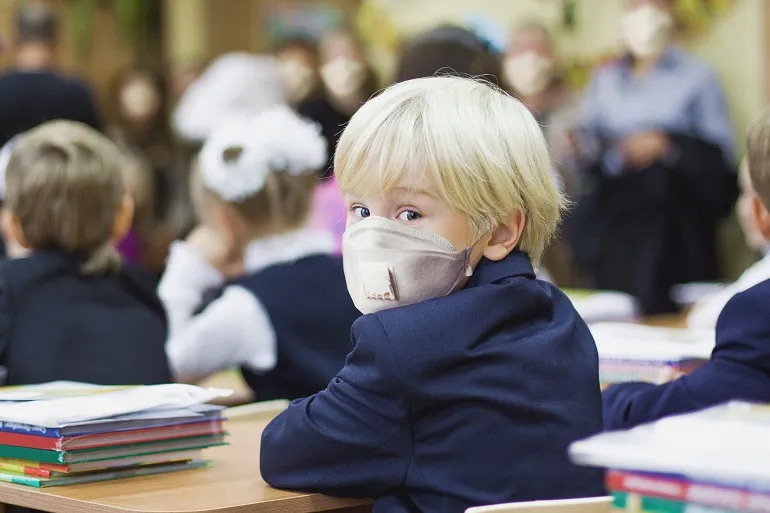 Maski z filtrami w szkole