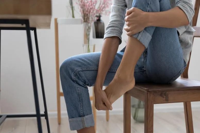 Ból palców u nóg – skąd się bierze? 