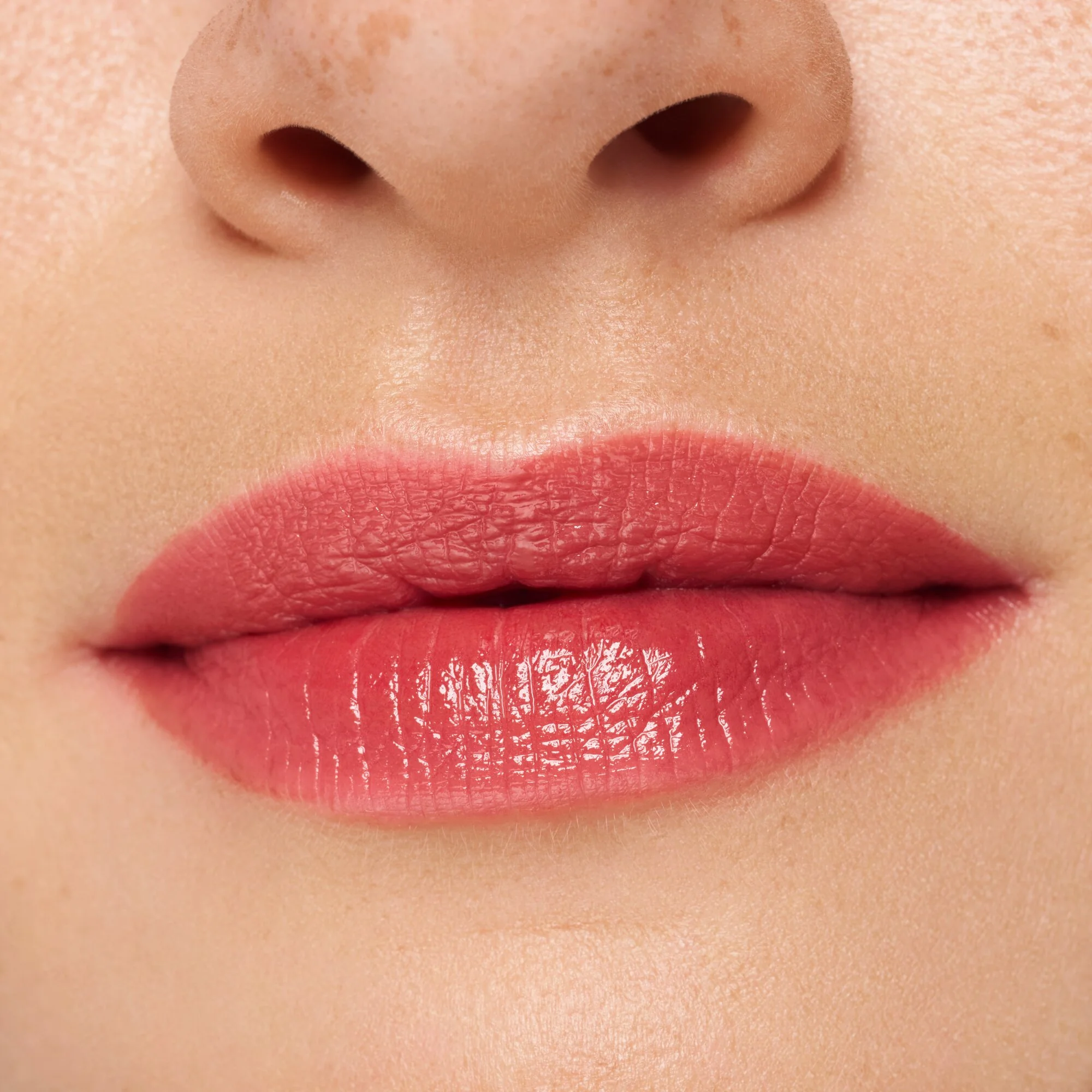 Essence Hydra Kiss Lip Tint tint do ust 01 Blushing Nude, 4 ml