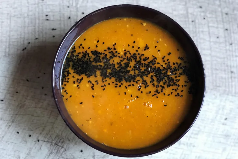 Super szybka i pożywna zupa krem z batatów i dyni. Sprawdź przepis!