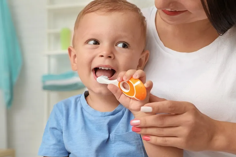 higiena jamy ustnej u niemowląt