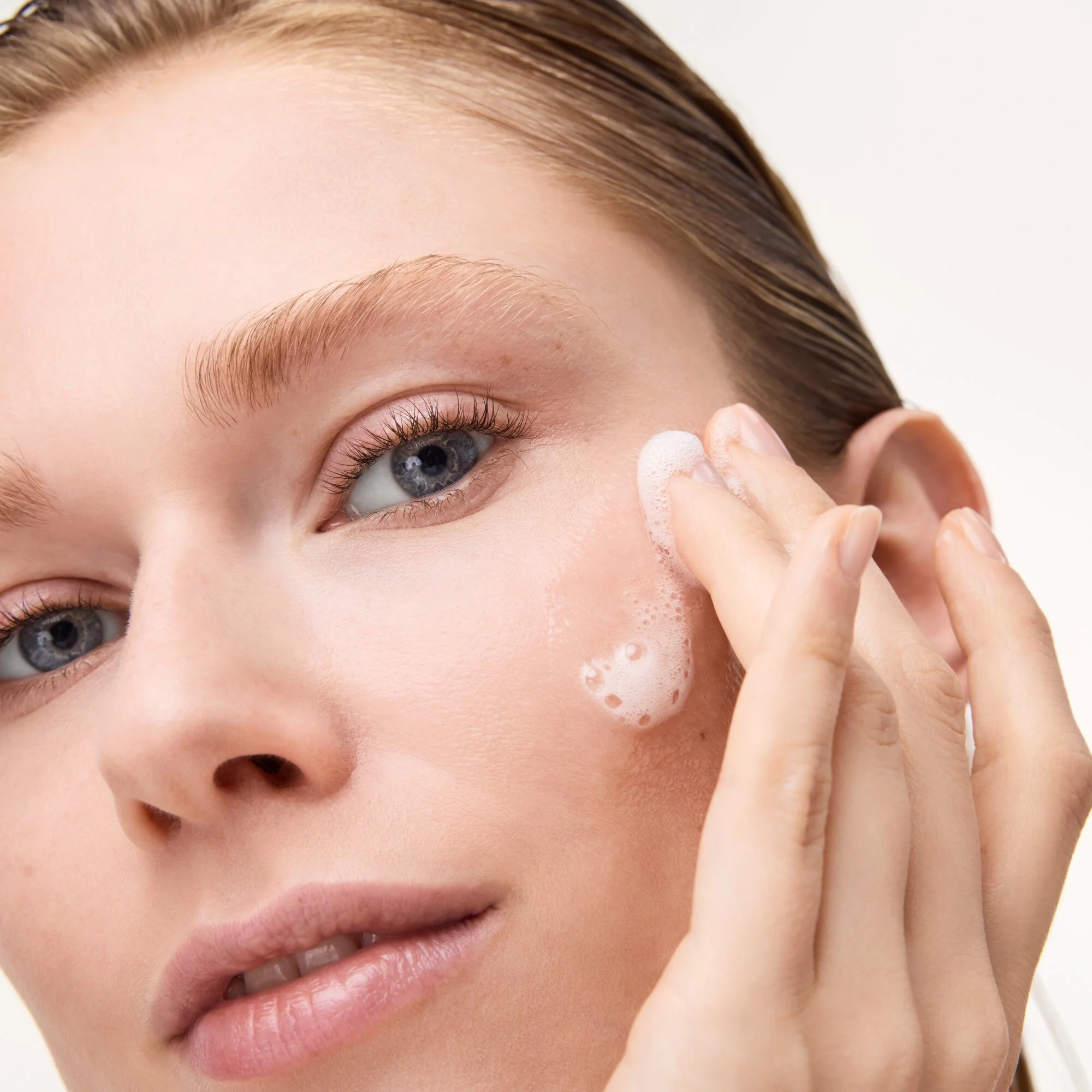 CATRICE Soft Glam Foam Primer baza pod makijaż 010 Beyond The Cloud, 32,5 ml