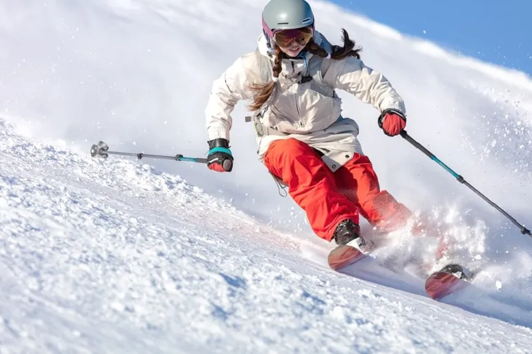 Strój na narty: trener radzi, jak ubrać się na stok!