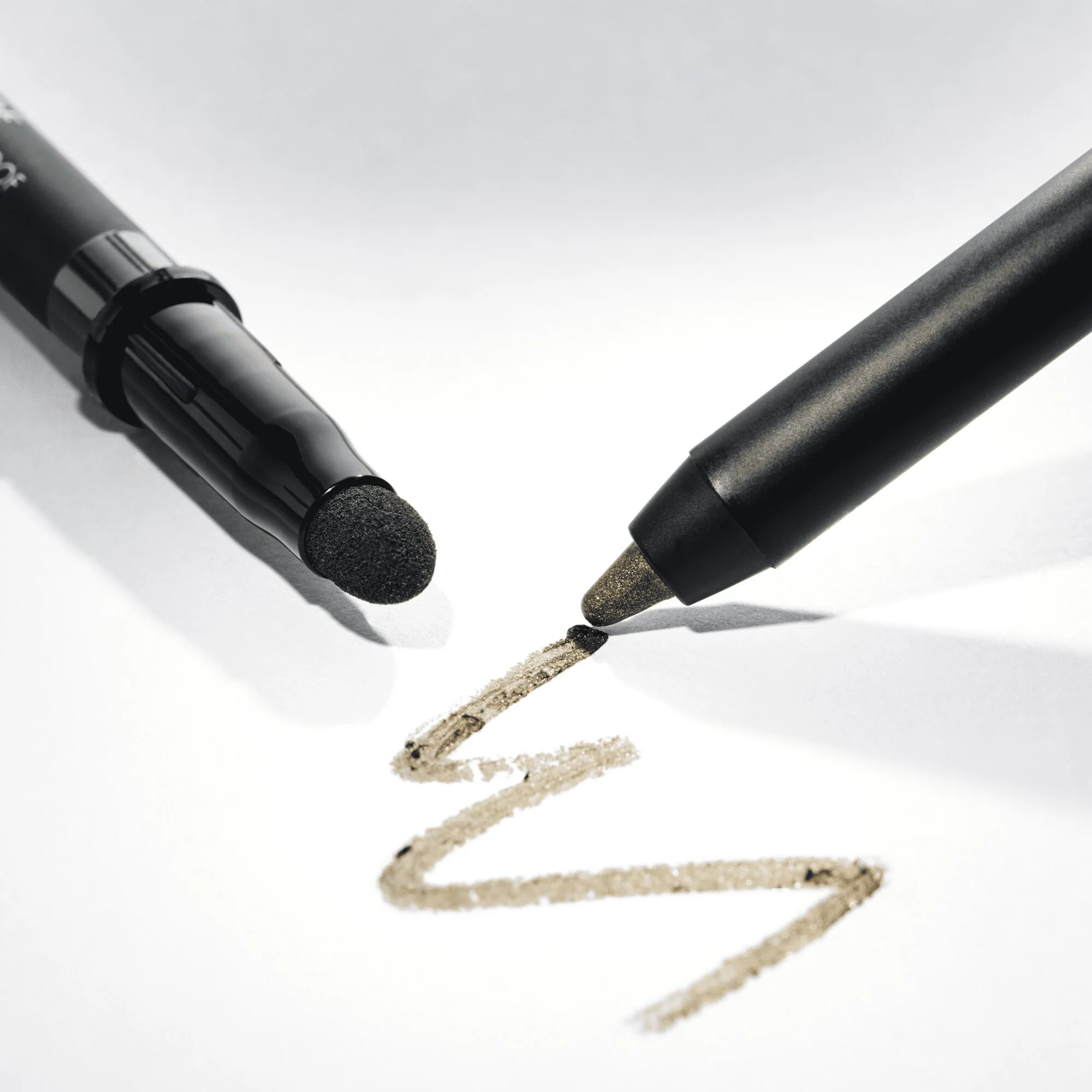 CATRICE Jewel Glide Effect Eye Pencil kredka do oczu 040, 1,5 g